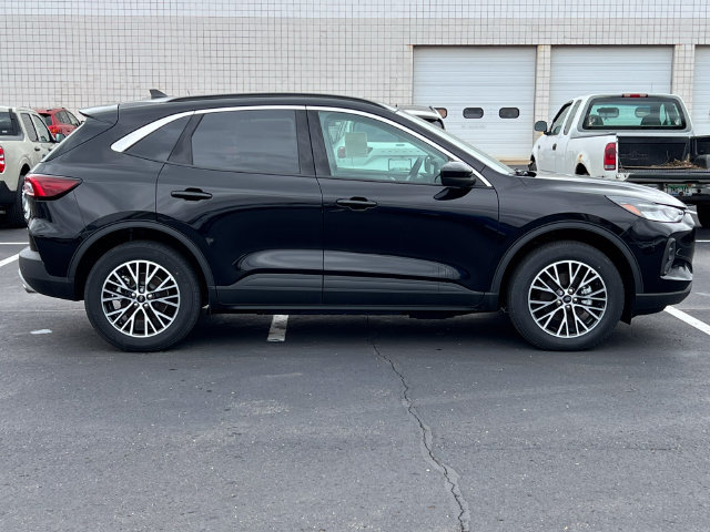 New 2024 Ford Escape SE FWD image 39