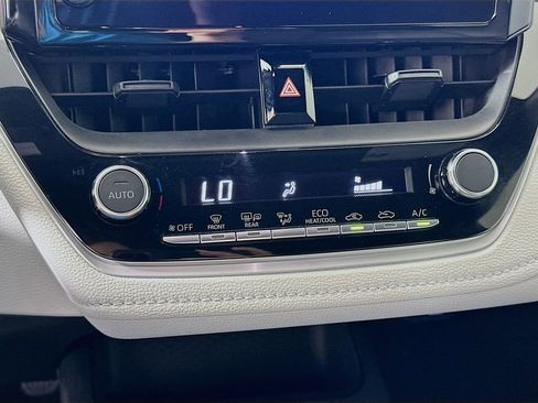 Used 2024 Toyota Corolla SE image 16