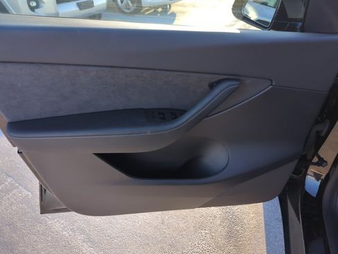 Used 2022 Tesla Model Y Performance AWD/4WD image 11