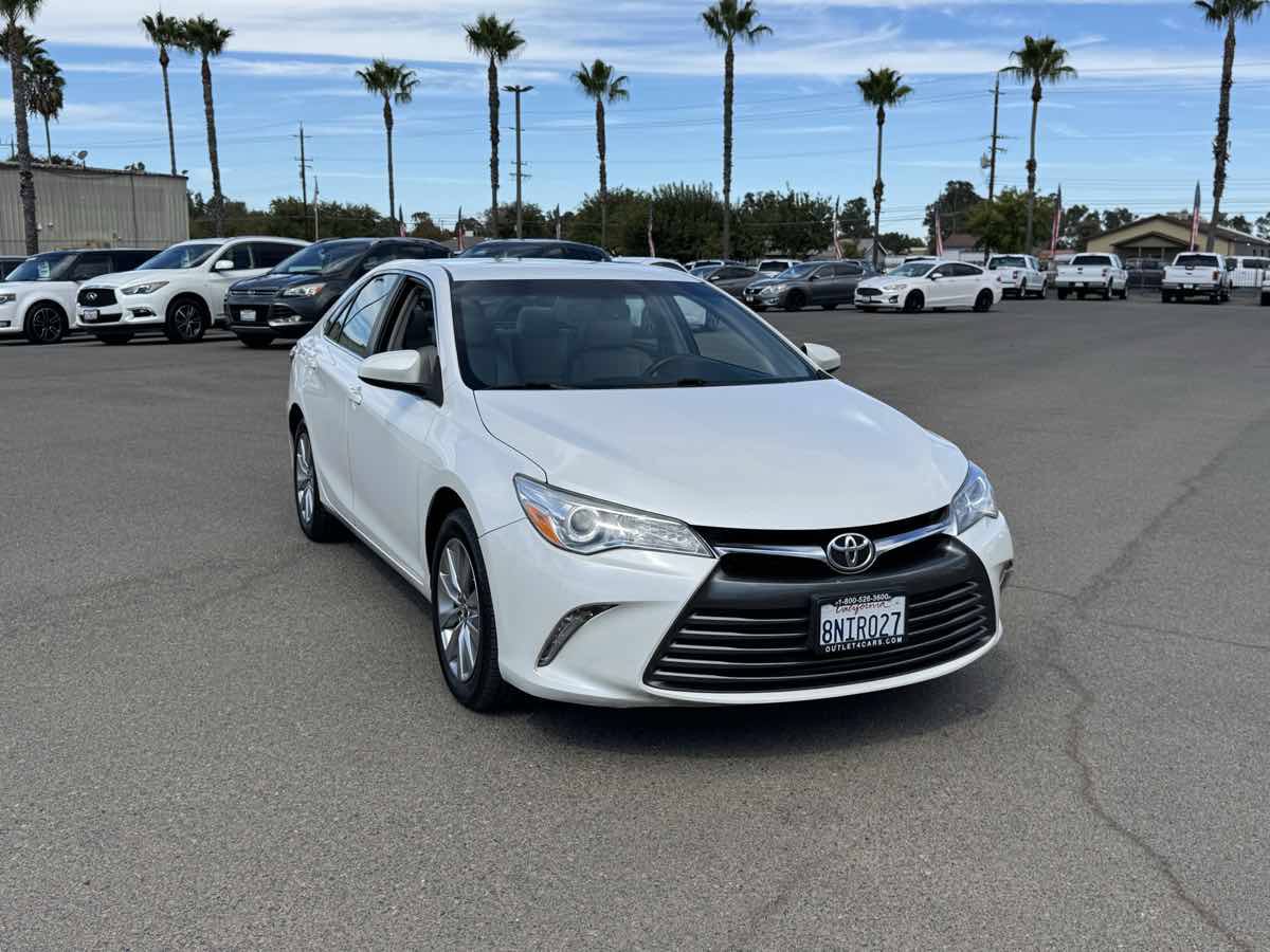 Used 2017 Toyota Camry XLE w/ Convenience Package FWD image 3