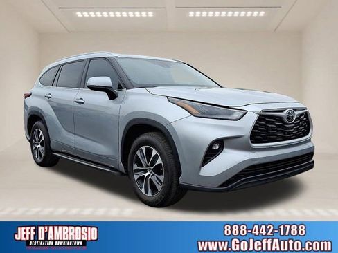 Used 2023 Toyota Highlander XLE image 1