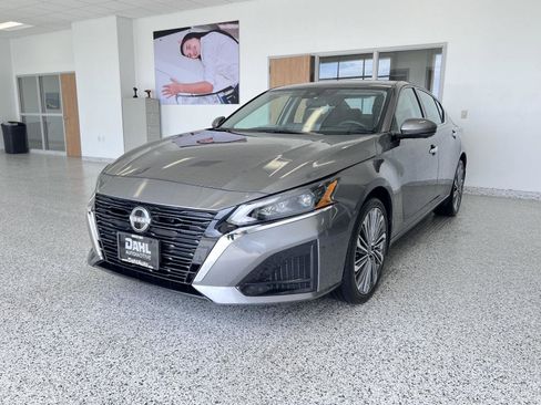 Used 2023 Nissan Altima 2.5 SL AWD/4WD image 3