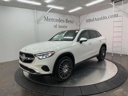 Used 2026 Mercedes-Benz GLC 300 image 3