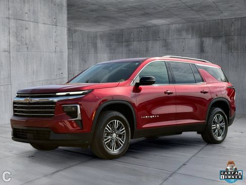 Used 2026 Chevrolet Traverse LT FWD image 2