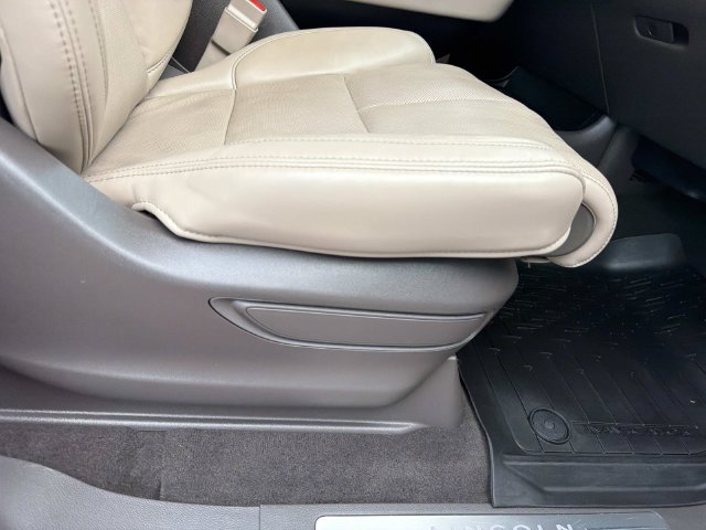 Used 2024 Lincoln Navigator Reserve AWD/4WD image 16