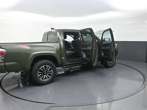 Used 2022 Toyota Tacoma TRD Sport w/ Technology Package AWD/4WD image 45