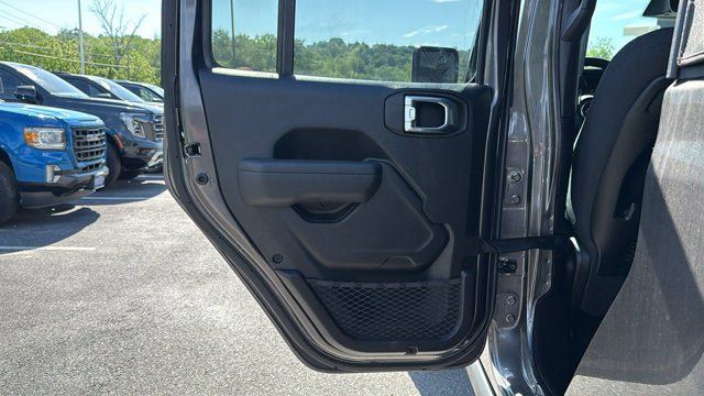 Used 2026 Jeep Gladiator Mojave w/ Safety Group AWD/4WD image 24