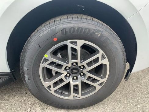 New 2025 Ford Expedition Active image 28