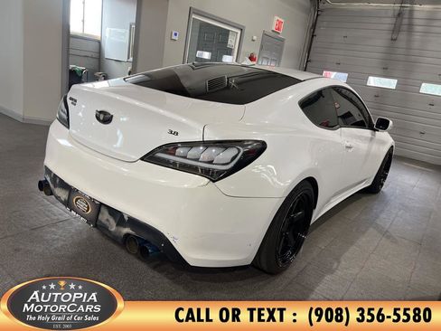 Used 2016 Hyundai Genesis 3.8 image 4