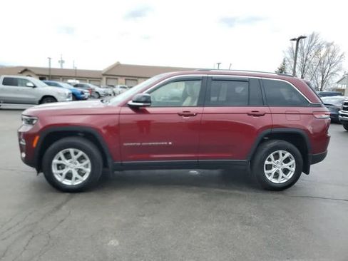 Used 2023 Jeep Grand Cherokee Limited w/ Luxury Tech Group II AWD/4WD image 2