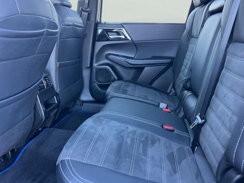 Used 2024 Mitsubishi Outlander SE image 5