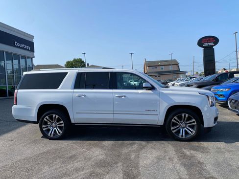 Used 2020 GMC Yukon XL Denali w/ Denali Premium Package image 8