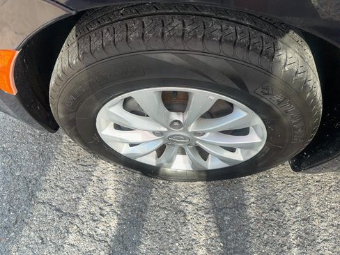 Used 2019 Chrysler Pacifica Touring-L FWD image 6