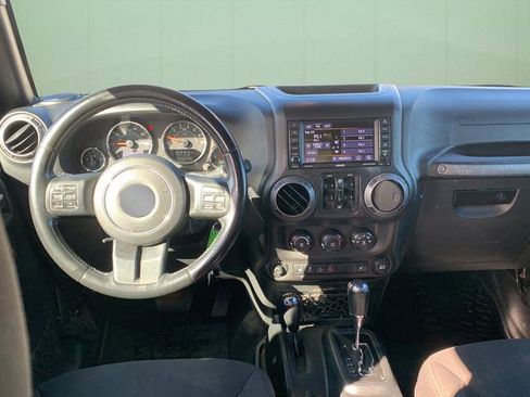 Used 2018 Jeep Wrangler Unlimited Sport S image 25