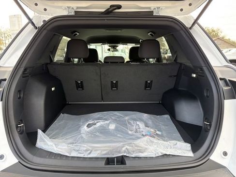 New 2026 Chevrolet Equinox LT FWD image 12