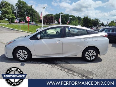 Used 2016 Toyota Prius Three FWD image 6