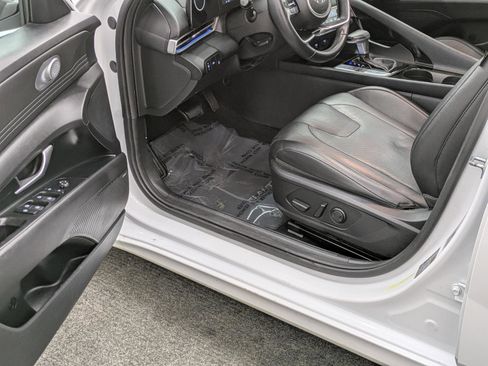 Used 2022 Hyundai Elantra Limited image 26