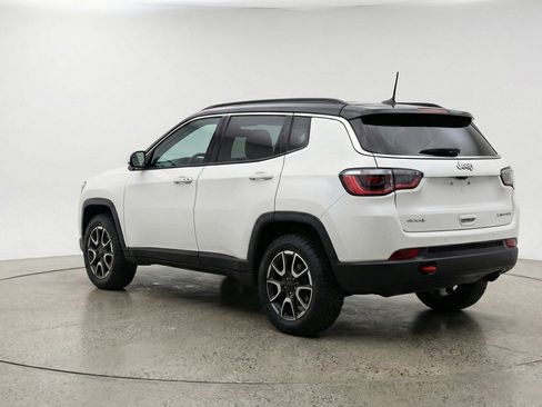 Used 2025 Jeep Compass Trailhawk AWD/4WD image 6