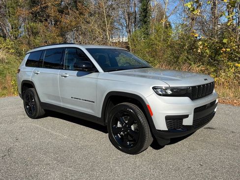 New 2025 Jeep Grand Cherokee L Altitude image 5