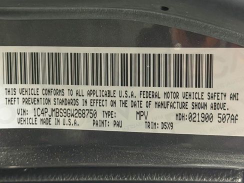 Used 2016 Jeep Cherokee Trailhawk w/ Cold Weather Group image 41