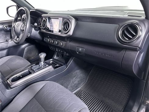Used 2019 Toyota Tacoma TRD Sport w/ Technology Package image 30