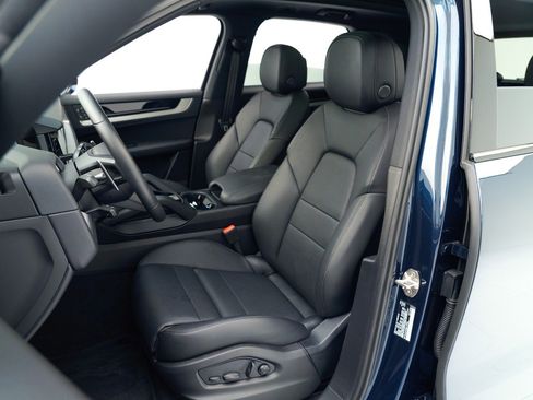 Used 2025 Porsche Cayenne S image 5