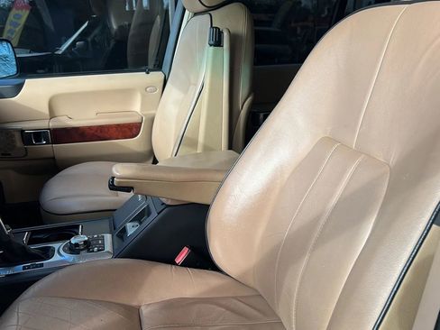 Used 2010 Land Rover Range Rover HSE image 39