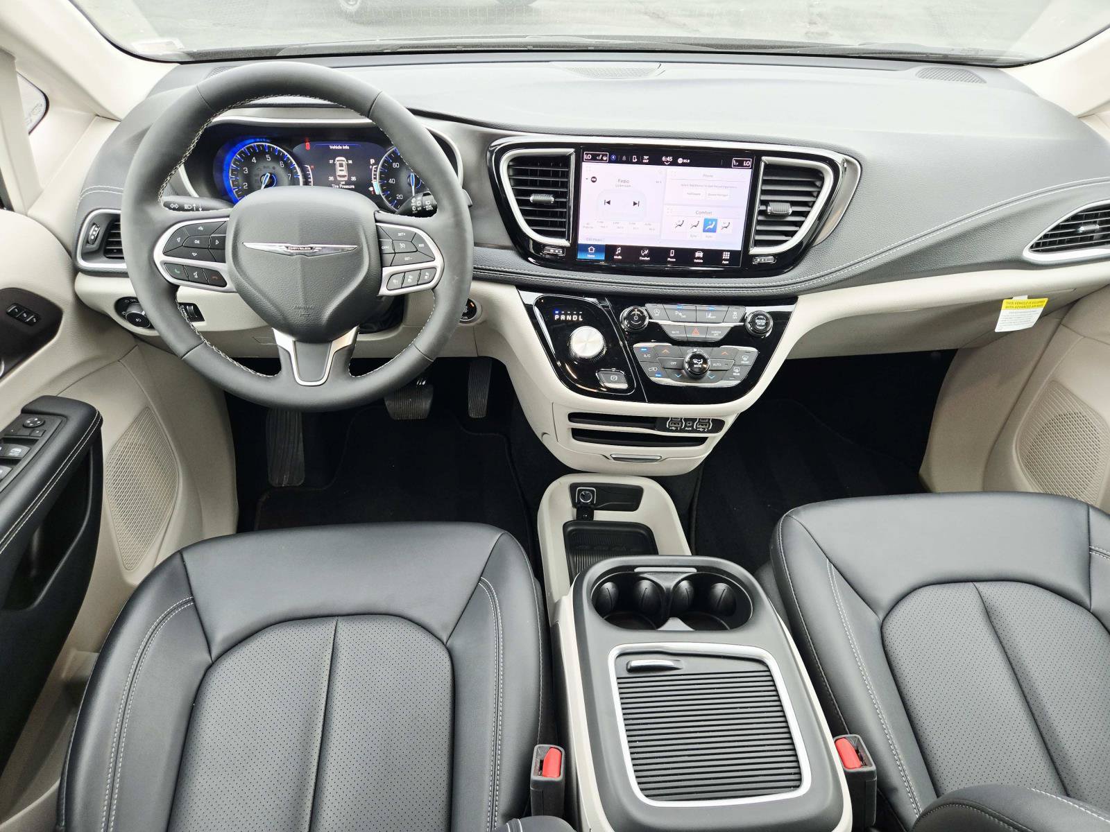 Used 2024 Chrysler Pacifica Touring-L FWD image 10