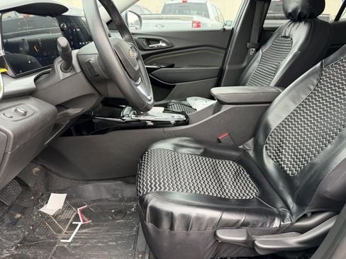Used 2024 Chevrolet Trax LT w/ Driver Confidence Package image 13