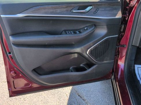 New 2026 Jeep Grand Cherokee L Limited AWD/4WD image 11