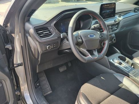 Used 2025 Ford Escape ST-Line AWD/4WD image 2