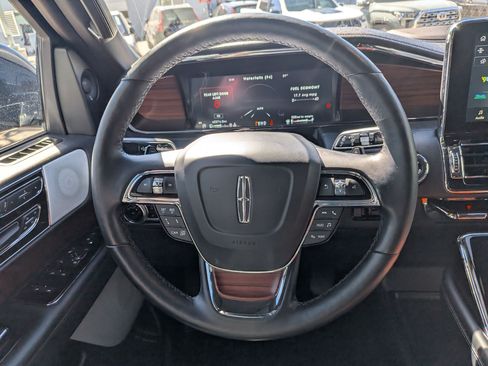 Used 2021 Lincoln Navigator Reserve w/ Luxury Package AWD/4WD image 15