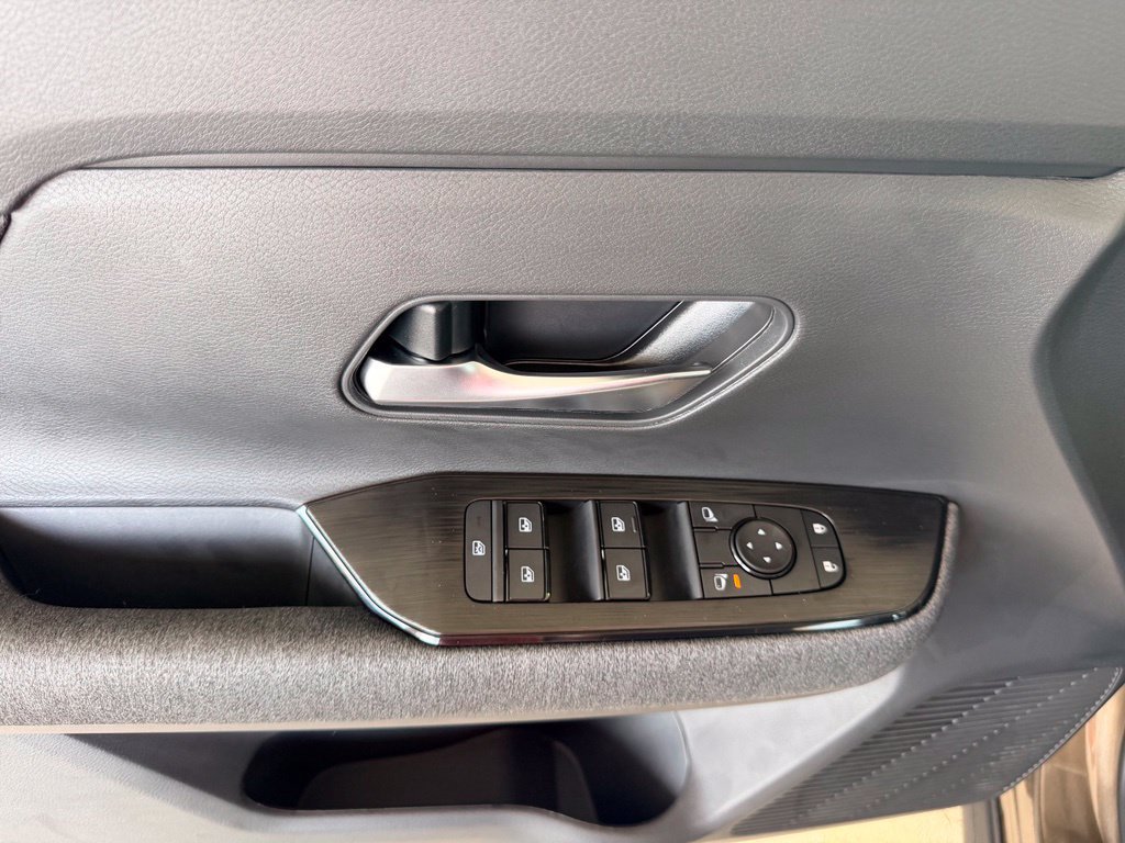 Used 2026 Nissan Kicks SV w/ Cold Weather Package FWD image 12