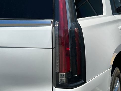 Used 2019 Cadillac Escalade Platinum AWD/4WD image 18