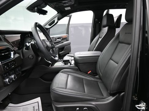 Used 2025 GMC Yukon XL Denali w/ Denali Reserve Package AWD/4WD image 11
