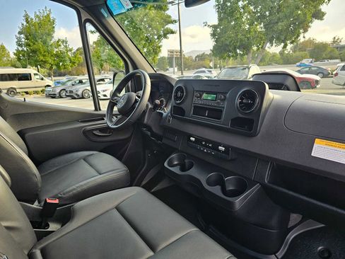 Used 2025 Mercedes-Benz Sprinter 2500 image 11