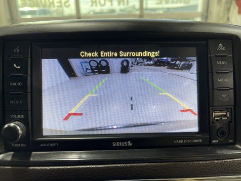 Used 2015 Chrysler Town & Country Limited Platinum image 28