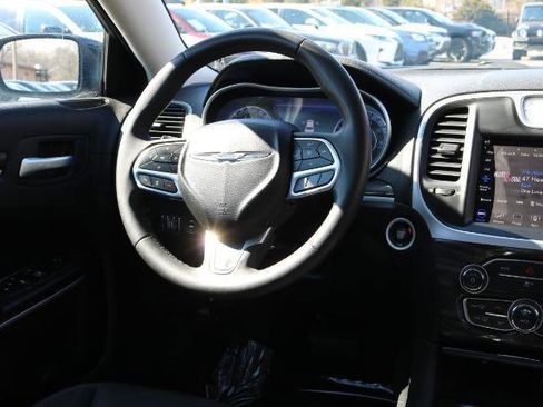 Used 2022 Chrysler 300 Touring w/ Sport Appearance Package RWD image 20
