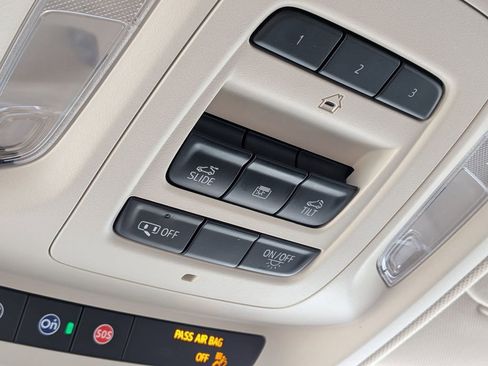 Used 2023 Buick Envision Avenir image 23