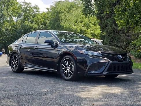 Used 2024 Toyota Camry SE w/ Cold Weather Package FWD image 1