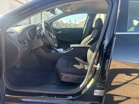 Used 2025 Chevrolet Malibu LT FWD image 3