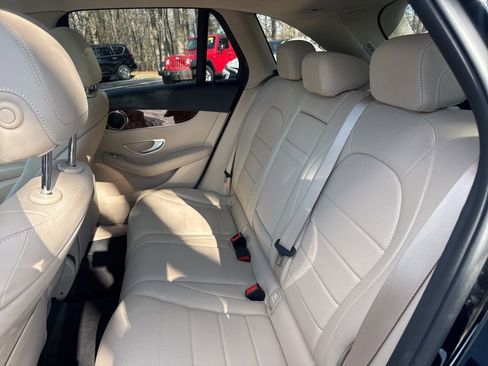 Used 2019 Mercedes-Benz GLC 300 4MATIC image 10