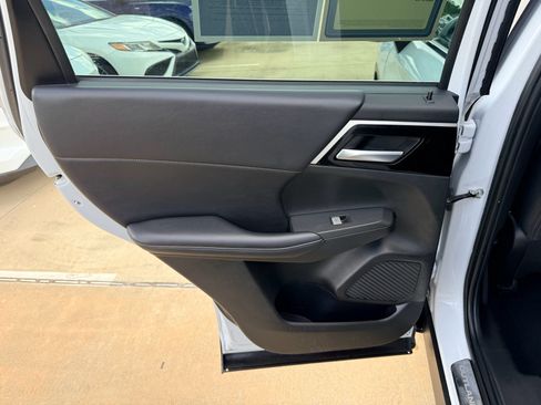 Used 2023 Mitsubishi Outlander SE FWD image 17