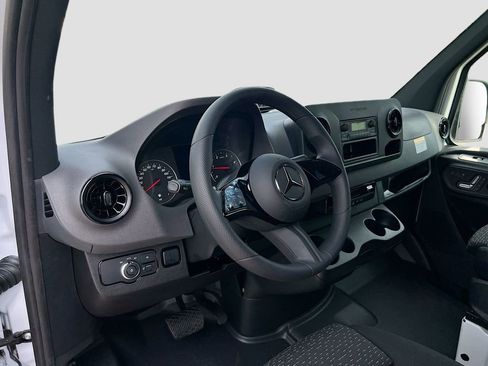 New 2025 Mercedes-Benz Sprinter 2500 image 9