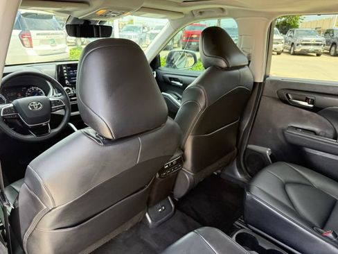 Used 2021 Toyota Highlander XLE FWD image 26