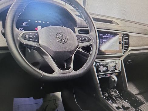 Used 2023 Volkswagen Atlas SE w/ Panoramic Sunroof Package AWD/4WD image 11