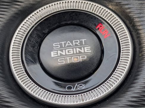 Used 2025 Jeep Grand Cherokee Altitude image 36