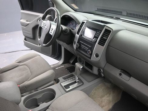 Used 2018 Nissan Frontier SV image 18