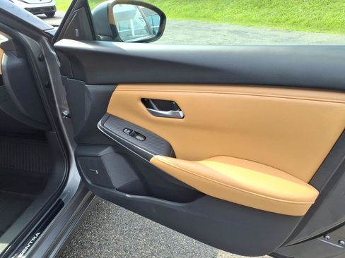 Used 2024 Nissan Sentra SV w/ SV Premium Package FWD image 15