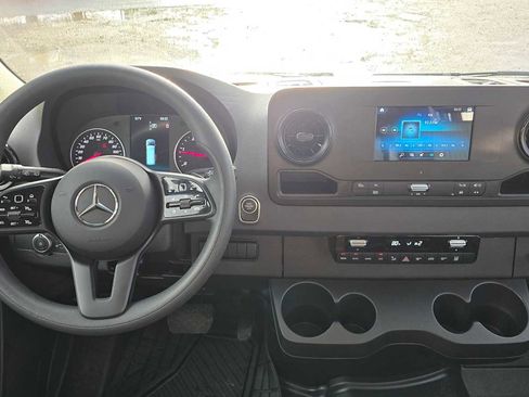 Used 2024 Mercedes-Benz Sprinter 2500 image 17
